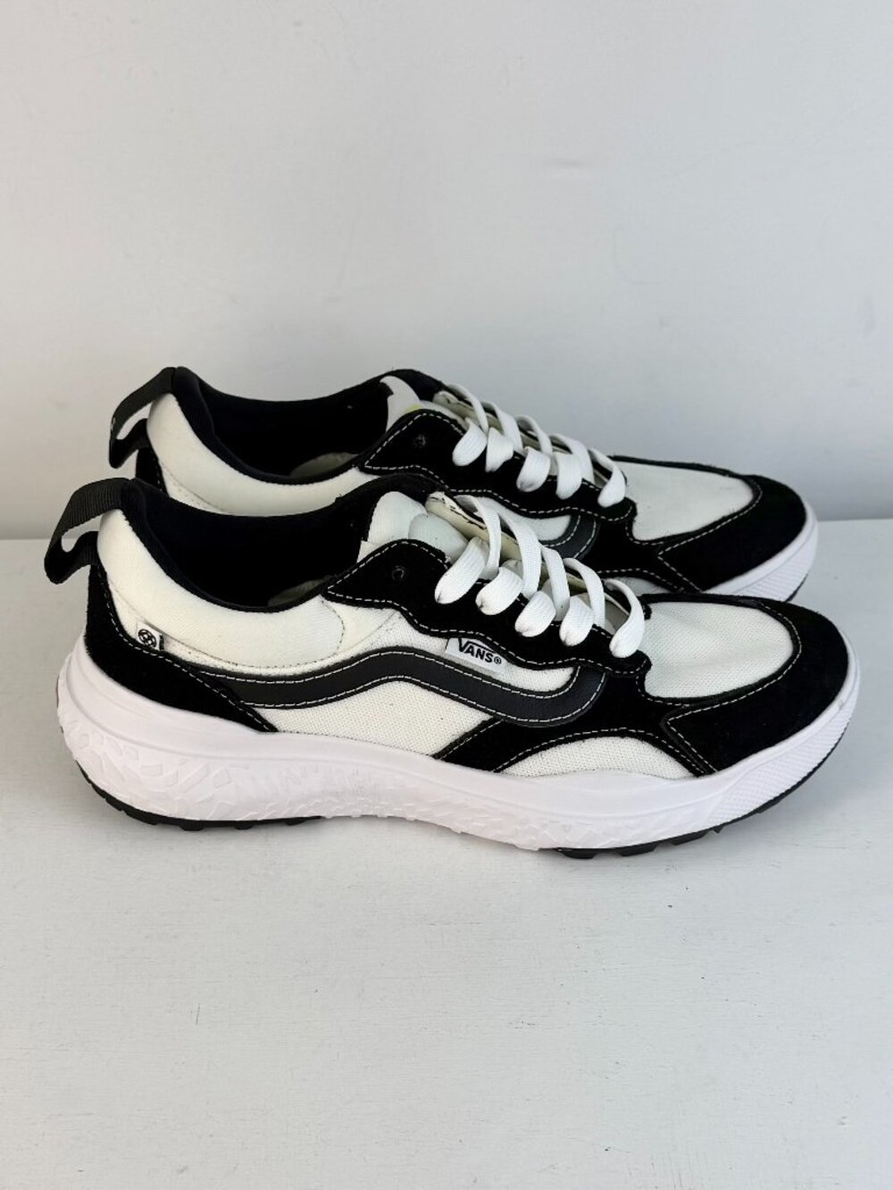 M8, W9.5 - VANS UltraRange Neo VR3 Lightweight Shoe - Black Marshmallow